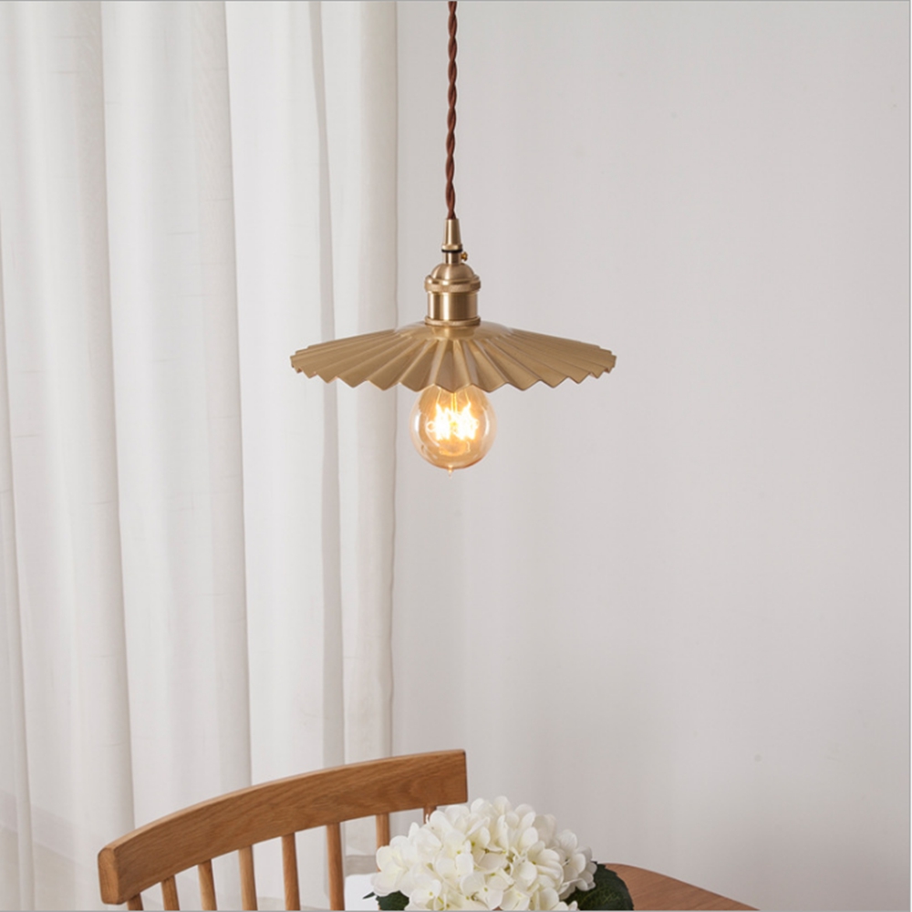 Interior Design Japan - Lampu gantung desainer Jepang warna emas
